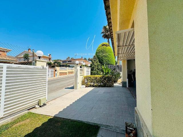Casa en alquiler en calle De L'est, Calafell, de 130 m² 4 habitaciones por 5.500