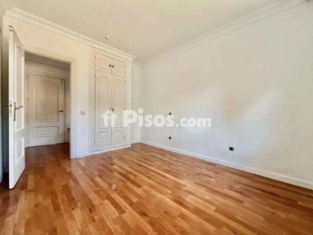 Casa en alquiler en Calle de Biarritz, 3