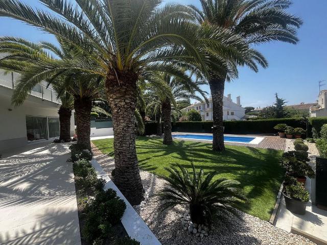 Casa en alquiler en calle Pinell, Castell Platja d´Aro, de 240 m² 4 habitaciones por 22.000