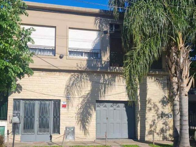 Casa en alquiler en Castelar
