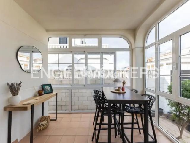Casa en alquiler en Carrer Sénia