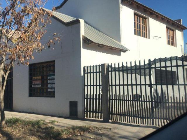 Casa en alquiler en Centenario