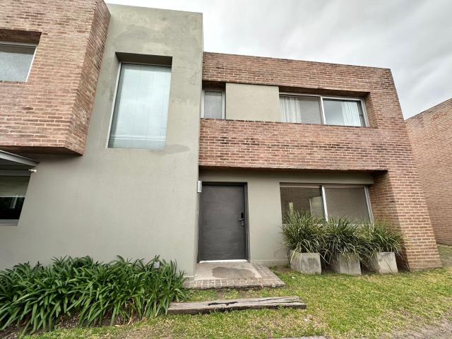 Casa en Alquiler en Cerro De Las Rosas, Cordoba Capital