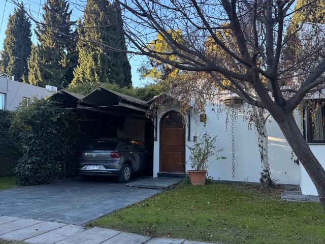 Casa en Alquiler en Club de Campo Mendoza frente a cancha de golf ? 225m?