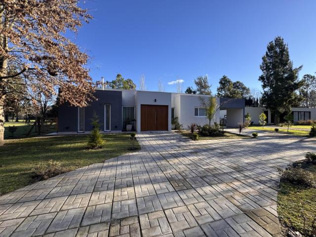 Casa en Alquiler en Club Miralagos