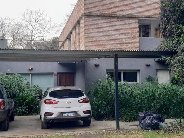 Casa en alquiler en complejo cerrado, en City Bell