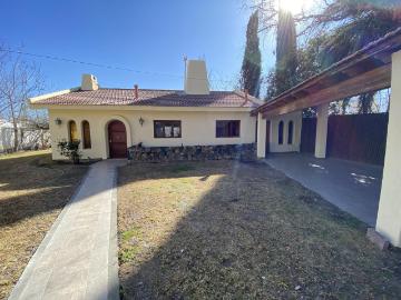 Casa en Alquiler en con 4 Habitaciones y 3 ba?os