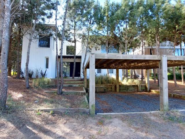 Casa en Alquiler en Costa Esmeralda barrio Marítimo III