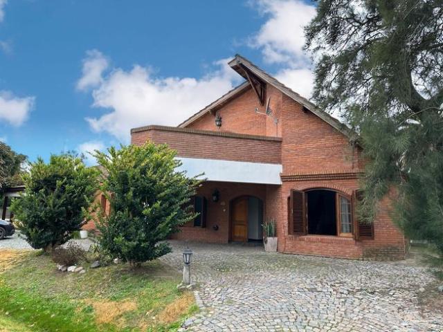 Casa en alquiler en Country Club El Bosque, Campana 5 Ambientes