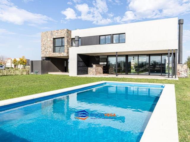 Casa en alquiler en Country Terravista, General Rodriguez
