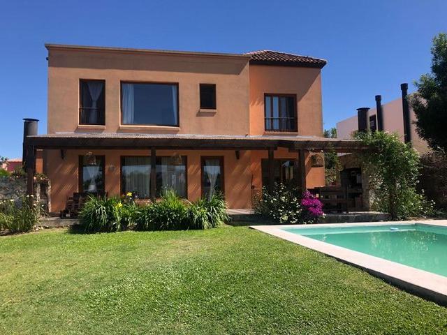 Casa en alquiler en Dique Luján