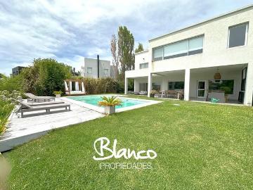 Casa en alquiler en Dique Luján