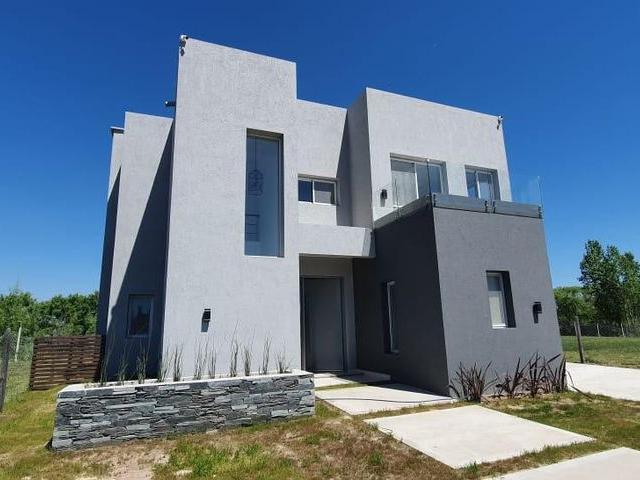 Casa en alquiler en Dique Luján