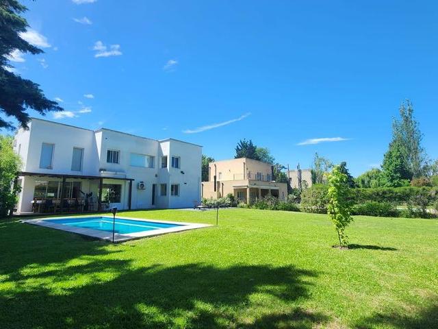 Casa en alquiler en Dique Luján