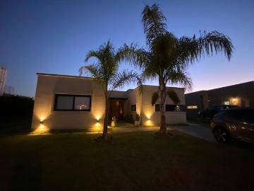 Casa en alquiler en El Canton Barrio Islas