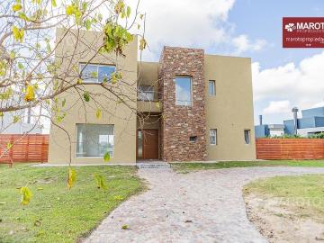 Casa en alquiler en El Canton Barrio Norte