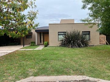 Casa en alquiler en El Cantón - Jardín