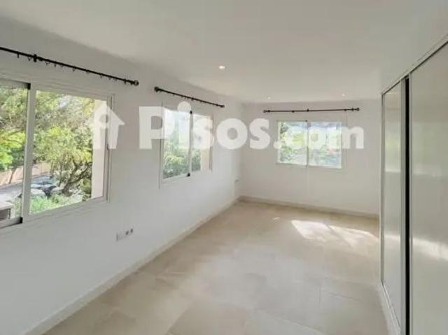 Casa en alquiler en Elviria