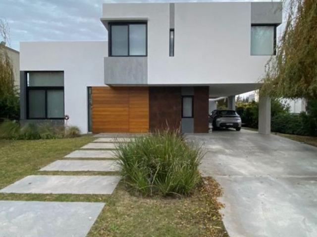 Casa en alquiler en Guillermo Hudson