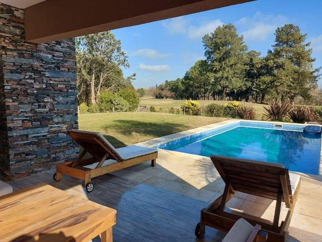 Casa en alquiler en Golfer's Country Club