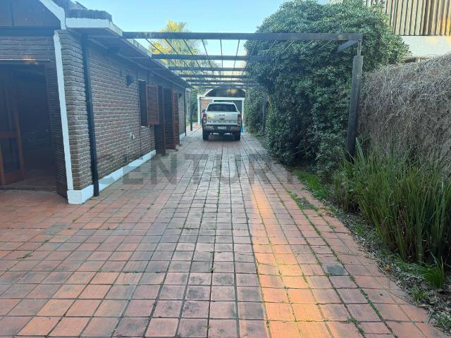Casa en alquiler en Gonnet entre caminos