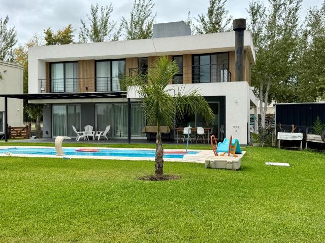 Casa en Alquiler en Haras del Sur III