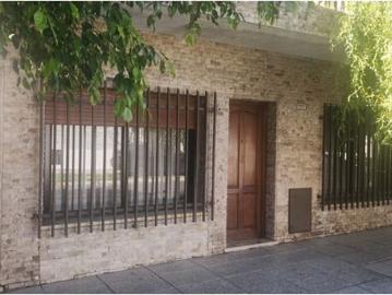 Casa en alquiler en Isidro Casanova