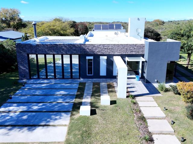 Casa en alquiler en La Arbolada Hollywood con piscina y loft independiente