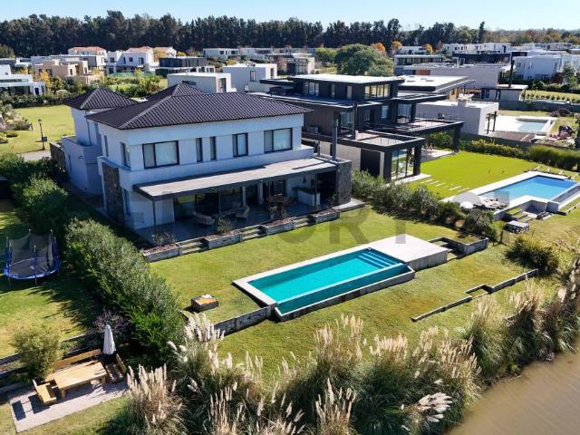 Casa en alquiler en La Calesa, Pilará — vista al lago y golf