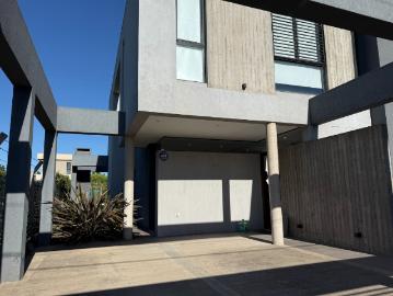 Casa en Alquiler en La Plata