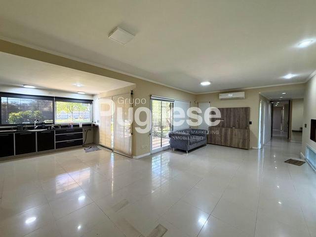 Casa en alquiler en La Reja
