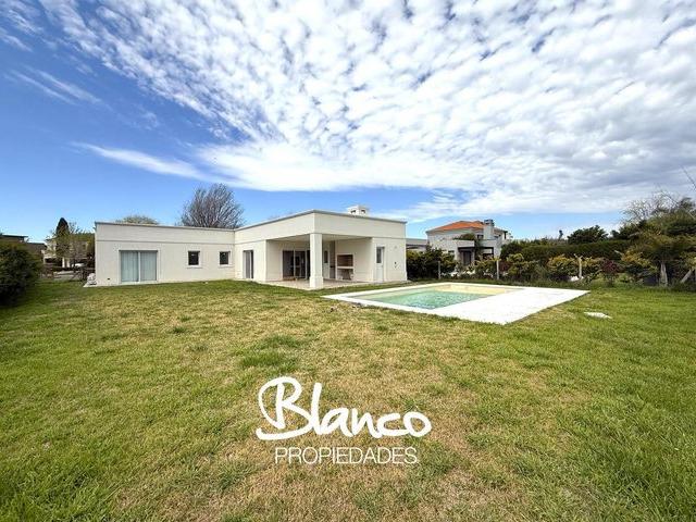 Casa en alquiler en Loma Verde
