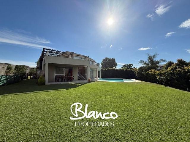 Casa en alquiler en Loma Verde