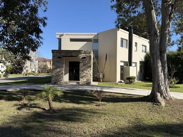 Casa en alquiler en Loma Verde