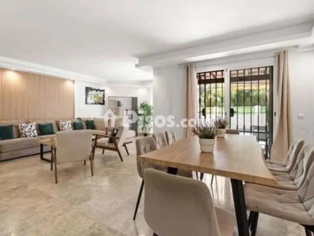 Casa en alquiler en los Naranjos Las Brisas