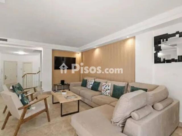 Casa en alquiler en los Naranjos Las Brisas