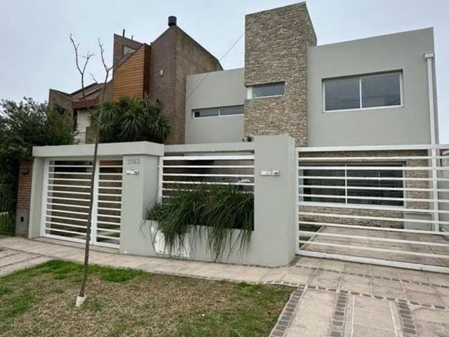Casa en alquiler en Punta Mogotes