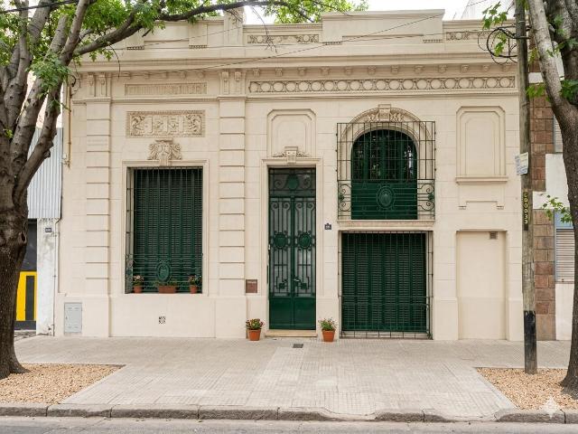Casa en alquiler en Pichincha. Uso Institucional / Consultorios ? 336m?
