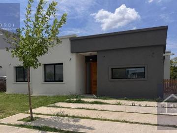 Casa en alquiler en Villa Rosa - Jardín