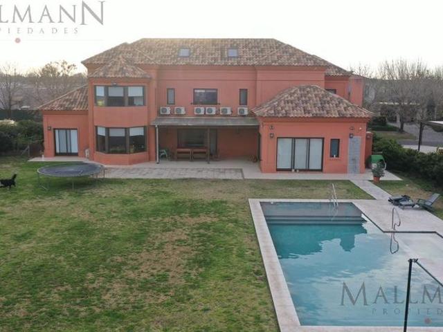 Casa en alquiler en Pilar