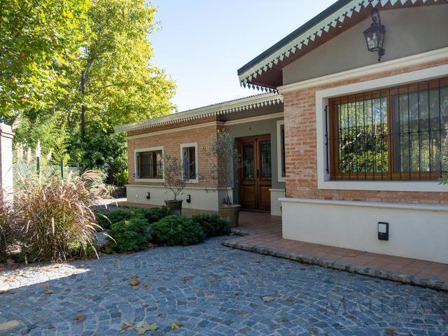Casa en alquiler en Pilar