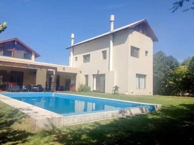Casa en alquiler en Pilar