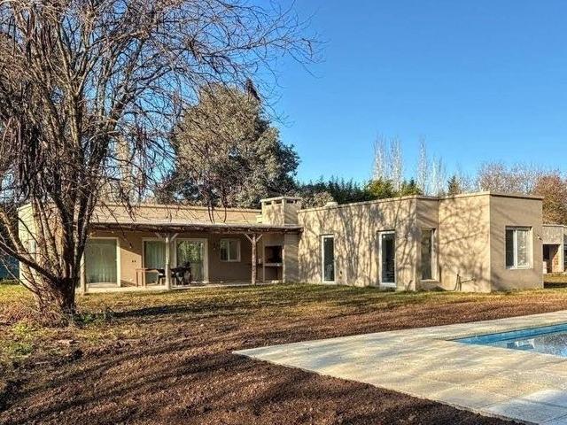 Casa en alquiler en Pilar