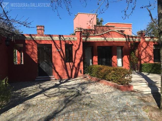 Casa en alquiler en Pilar
