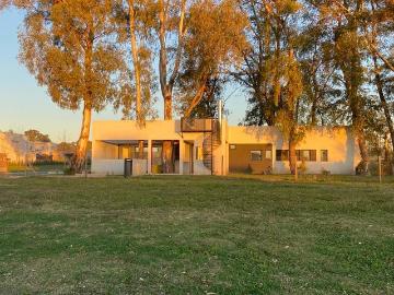Casa en alquiler en Pilar
