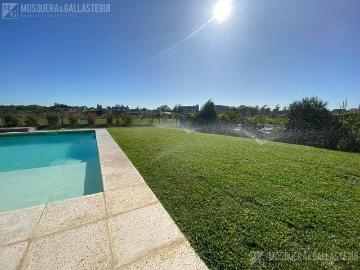 Casa en alquiler en Pilar