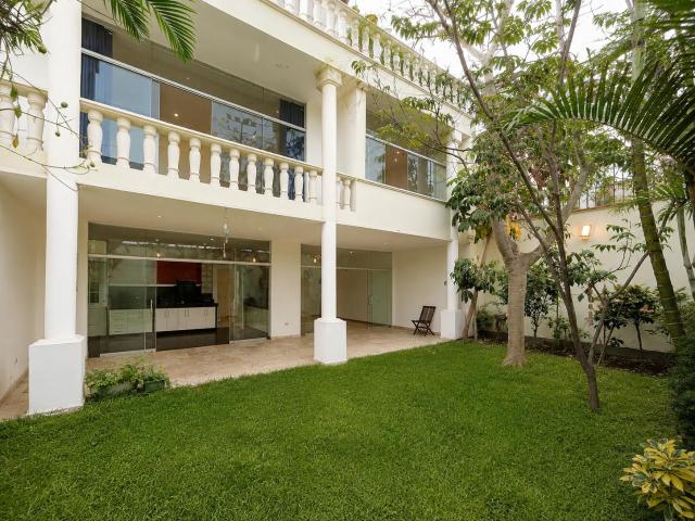 Casa en Alquiler en San Isidro| Amplio jardin | 350 m2