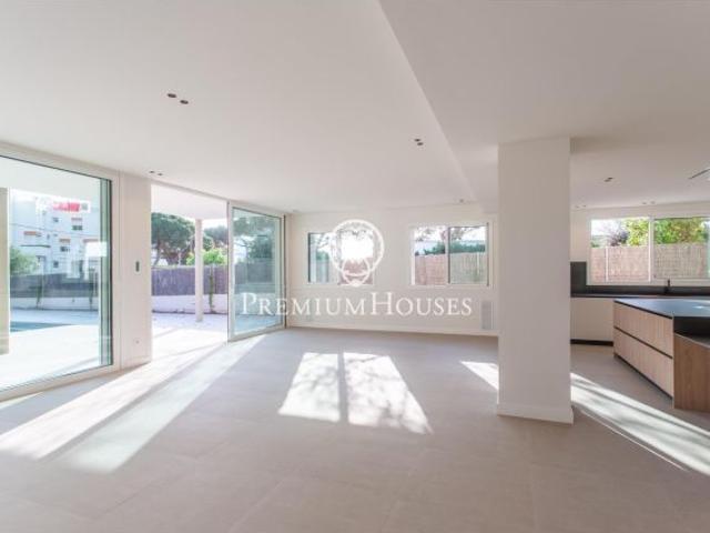 Casa en alquiler en Sant Andreu de Llavaneres en parcela totalmente plana