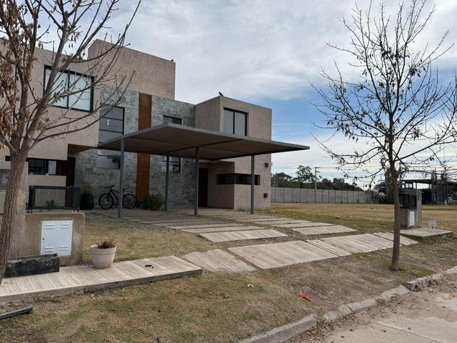 Casa en alquiler en Santa María