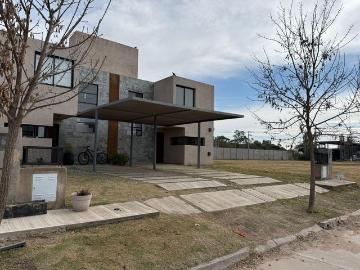 Casa en alquiler en Santa María